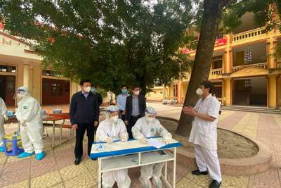 Phong tỏa 400 hộ dân liên quan nhân viên y tế Hải Dương nghi nhiễm Covid-19