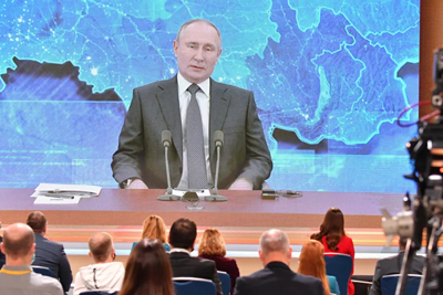 Những đối đáp đáng chú ý của Tổng thống Putin trong 2 giờ họp báo đầu tiên