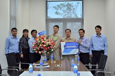 PC Quảng Ngãi: Thăm hỏi, tặng quà khách hàng nhân Tháng Tri ân