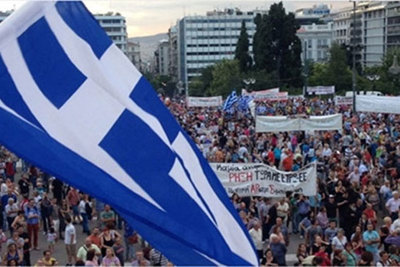 Người dân Hy Lạp lại biểu tình phản đối các biện pháp tài chính mới