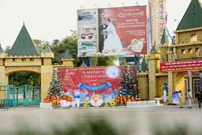 “Vui Giáng Sinh – Chào năm mới 2017” tại Công viên Hồ Tây