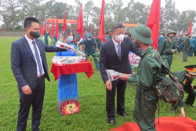 156 thanh niên Phú Xuyên phấn khởi lên đường nhập ngũ