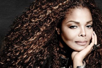 Janet Jackson sinh con trai đầu lòng ở tuổi 50