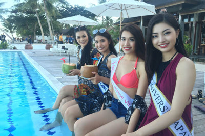 Người đẹp Việt hở bạo trước thí sinh Miss Universe