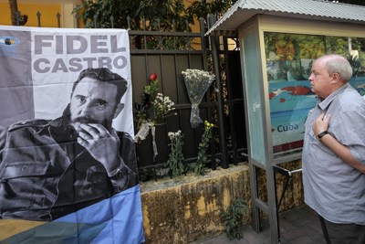 Lễ viếng Lãnh tụ Fidel Castro tại Đại sứ quán Cuba