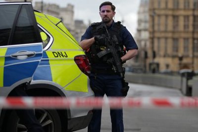 Cảnh sát Anh coi vụ nổ súng gần Quốc hội là khủng bố