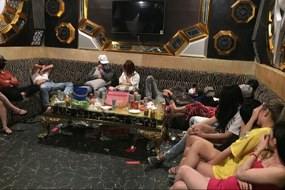Quảng Nam: 47 nam thanh nữ tú bay lắc trong quán karaoke