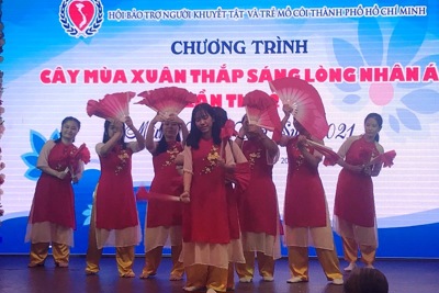 Tặng 1.300 phần quà Tết cho trẻ khuyết tật, mồ côi ở TP Hồ Chí Minh