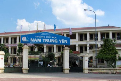 Học sinh “tự ngã” gãy xương đùi trong sân trường?