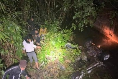 Tin mới nhất vụ ô tô lao xuống cống khiến 6 người thương vong ở Quảng Ninh