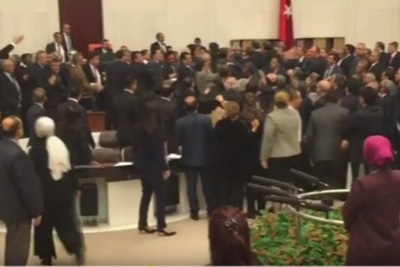 Video: Quốc hội Thổ Nhĩ Kỳ ẩu đả vì bất đồng