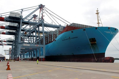 Tàu thủy container khổng lồ của Đan Mạch cập cảng Cái Mép