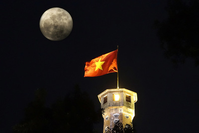 Cận cảnh siêu trăng tại Hà Nội