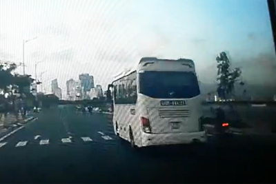 Nhanh chóng truy tìm và xử lý tài xế điều khiển xe khách lạng lách trên đường phố Đà Nẵng
