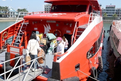 Quảng Ninh: Miễn phí tàu cao tốc đưa gần 300 công dân ra đảo ăn Tết