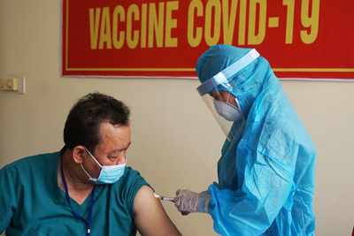 Ảnh: Những người đầu tiên ở Đà Nẵng được tiêm vaccine Covid-19