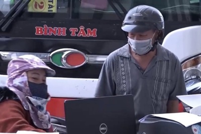 Quảng Ngãi: Dịch diễn biến phức tạp, khách ồ ạt trả vé xe