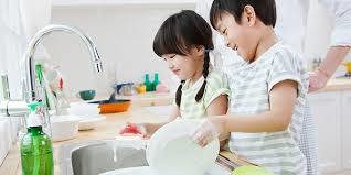 [Kỹ năng sống] Giúp trẻ quen làm việc nhà