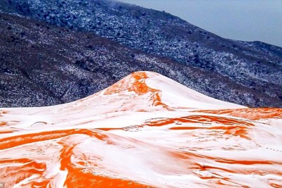 Tuyết lại rơi ở sa mạc Sahara: Tuyệt phẩm của “mẹ thiên nhiên”