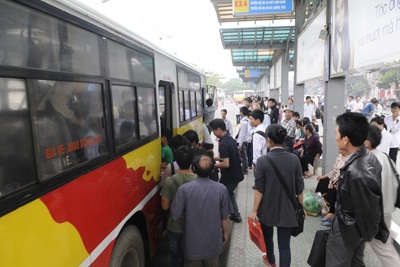 Xe buýt Hà Nội: Góp phần tích cực xây dựng, phát huy văn hóa giao thông