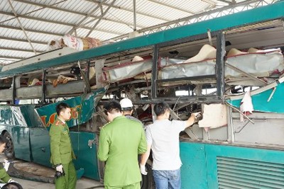 Điều tra làm rõ nguyên nhân vụ nổ xe khách ở Bắc Ninh