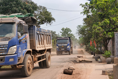 Thừa Thiên Huế: Xe tải "băm nát” tỉnh lộ, nguy cơ tai nạn giao thông rình rập