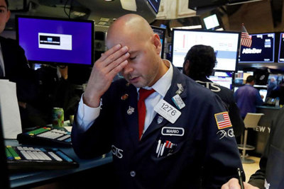 Chứng khoán Mỹ bất ngờ lao dốc, Dow Jones bốc hơi hơn gần 1.000 điểm