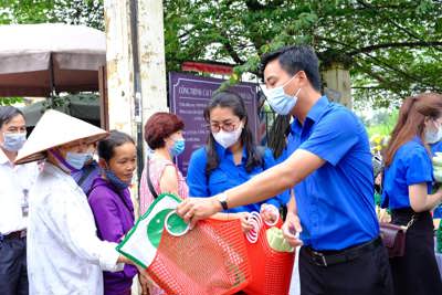 Đoàn thanh niên Hà Nội triển khai mô hình chợ dân sinh giảm rác thải nhựa