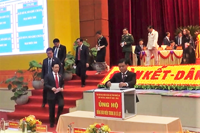 Đại hội Đảng bộ tỉnh Nghệ An quyên góp ủng hộ đồng bào miền Trung