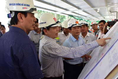 Bộ trưởng GTVT kiểm tra tiến độ dự án cao tốc Cam Lộ - La Sơn