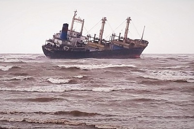 Giải cứu thành công 16 thuyền viên gặp nạn trên vùng biển Hà Tĩnh