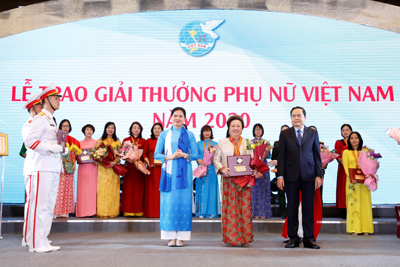 Chủ tịch Tập đoàn BRG Bà Nguyễn Thị Nga - Nữ doanh nhân duy nhất được tôn vinh phụ nữ Việt Nam 2020
