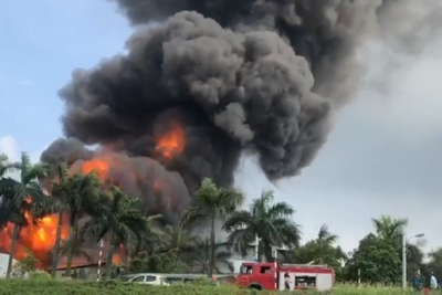 Hà Nội: Cháy dữ dội khu nhà kho cảng Đức Giang, quận Long Biên