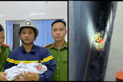 Hà Nội: Công an đục tường giải cứu bé sơ sinh bị mắc kẹt trong khe nhà