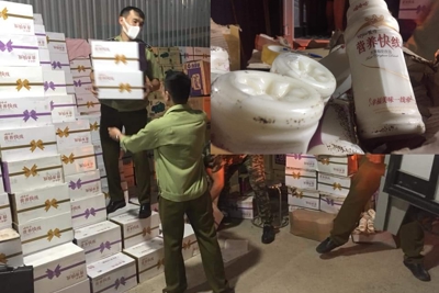 Hà Nội: Thu giữ hơn 10.000 chai sữa chua không nguồn gốc ở La Phù