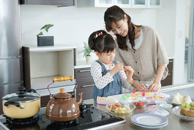 [Kỹ năng sống] Hãy để trẻ vào bếp cùng cha mẹ