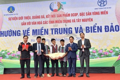 1,2 tỷ đồng ủng hộ chiến sỹ Trường Sa và đồng bào vùng lũ miền Trung tại sự kiện OCOP lần thứ 3