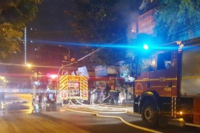 Hà Nội: Điều tra nguyên nhân vụ cháy nhà trên phố Tam Trinh