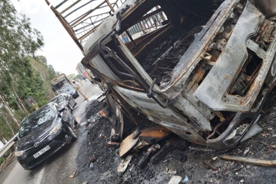 Tai nạn giao thông mới nhất hôm nay 26/10: Hai xe bốc cháy dữ dội trên quốc lộ 1A