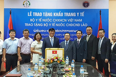 Việt Nam tặng Lào 200.000 khẩu trang y tế