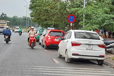 Điểm nóng giao thông: Dừng, đỗ “vô kỷ luật” trên đường Châu Văn Liêm