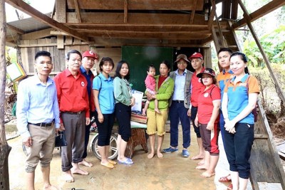 Huyện Sóc Sơn trao tặng hơn 1 tỷ đồng nhu yếu phẩm cho đồng bào vùng lũ Quảng Trị
