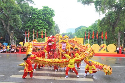 [Ảnh] Rộn ràng liên hoan múa Rồng tại không gian hồ Hoàn Kiếm