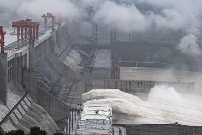 Lũ lụt Trung Quốc: 14 người chết trong 1 ngày, đập Tam Hiệp xả nước
