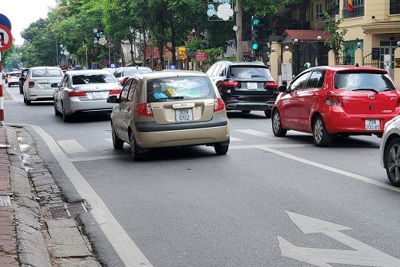 Chỉ dẫn giao thông gây bối rối tại ngã tư Nguyễn Thái Học - Lê Trực