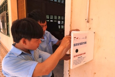 Trường Cao đẳng nghề Phú Yên sản xuất thành công máy rửa tay khử khuẩn phòng, chống Covid-19