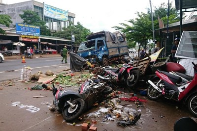 Thêm nạn nhân tử vong vụ xe tải tông vào chợ gây tai nạn liên hoàn ở Đắk Nông