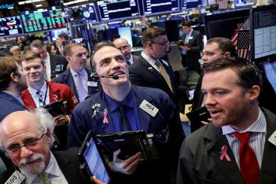 Nhà đầu tư ồ ạt mua vào, chứng khoán Mỹ quay đầu tăng mạnh