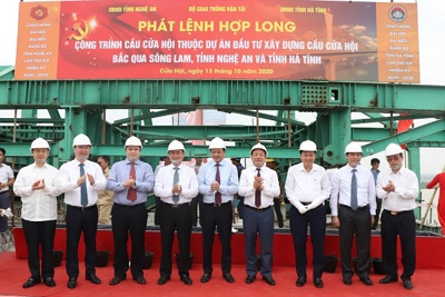 Hợp long cầu Cửa Hội nối hai tỉnh Nghệ An - Hà Tĩnh