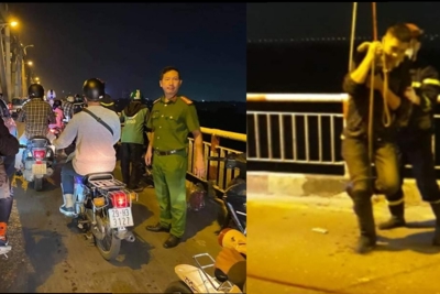 Hà Nội: Cảnh sát giải cứu nam thanh niên say rượu nhảy cầu Chương Dương